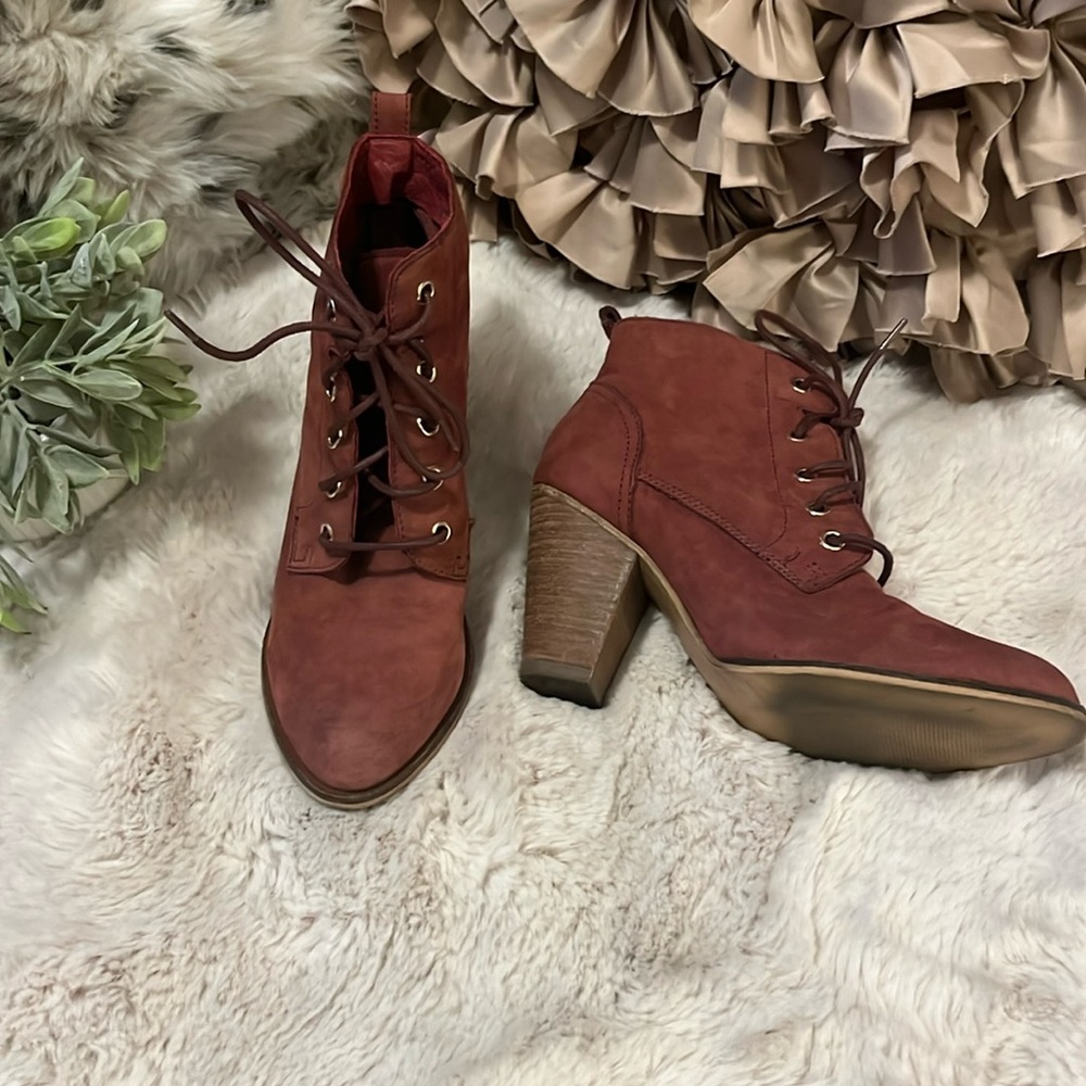 Steve Madden Pennylane Suede Lace Pointy Light Red Heeled Granny Ankle Boots 8 - Picture 2 of 15